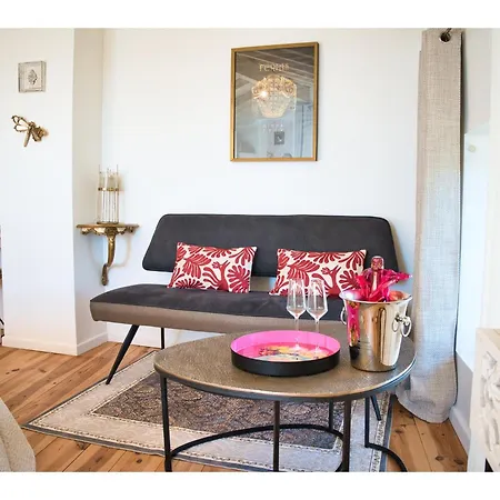 Des Aires - D'hotes - -uzes - Pont Du Gard Bed & Breakfast